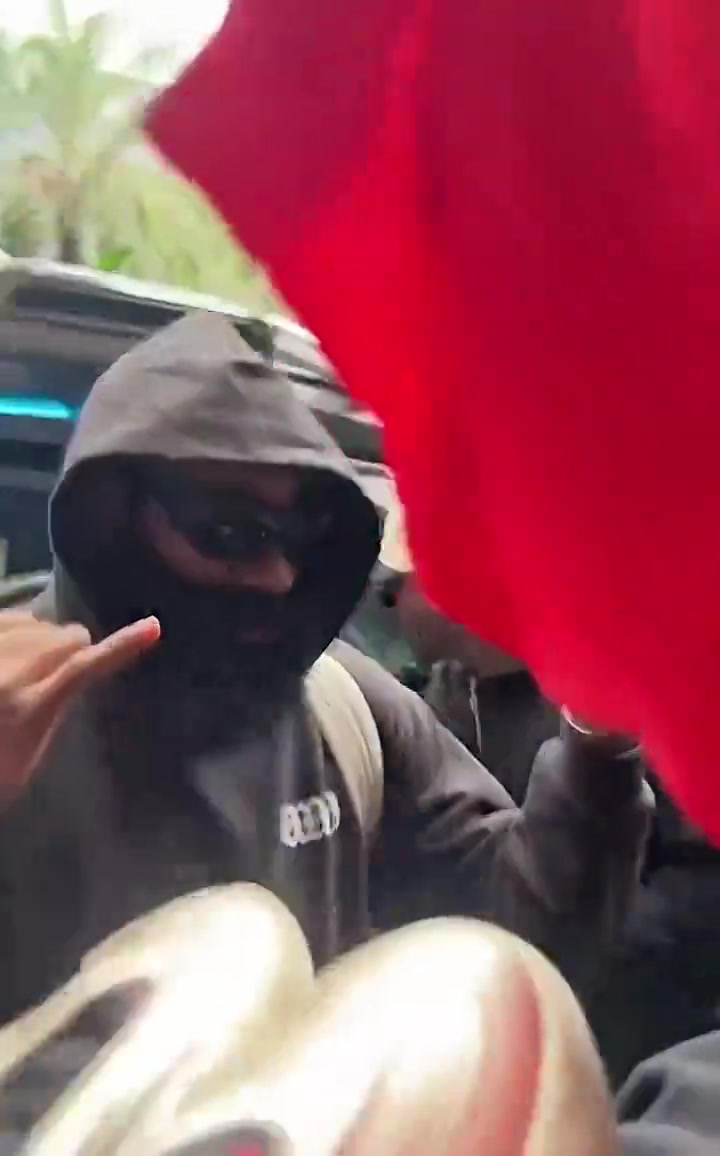 🔥登哥的人气！哈登中国行抵达酒店 大批球迷聚集高喊MVP！