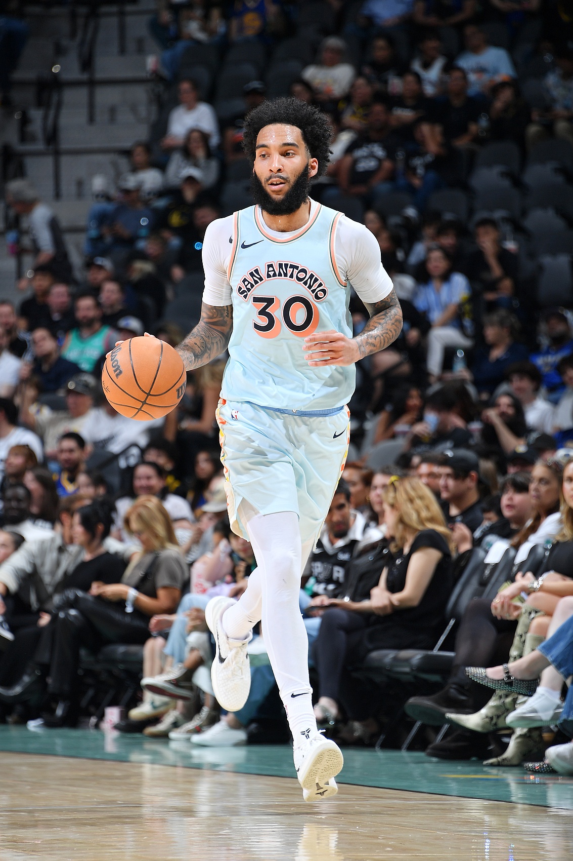 Scotto：马刺将前锋尚帕尼25-26赛季300万合同转为全额保障