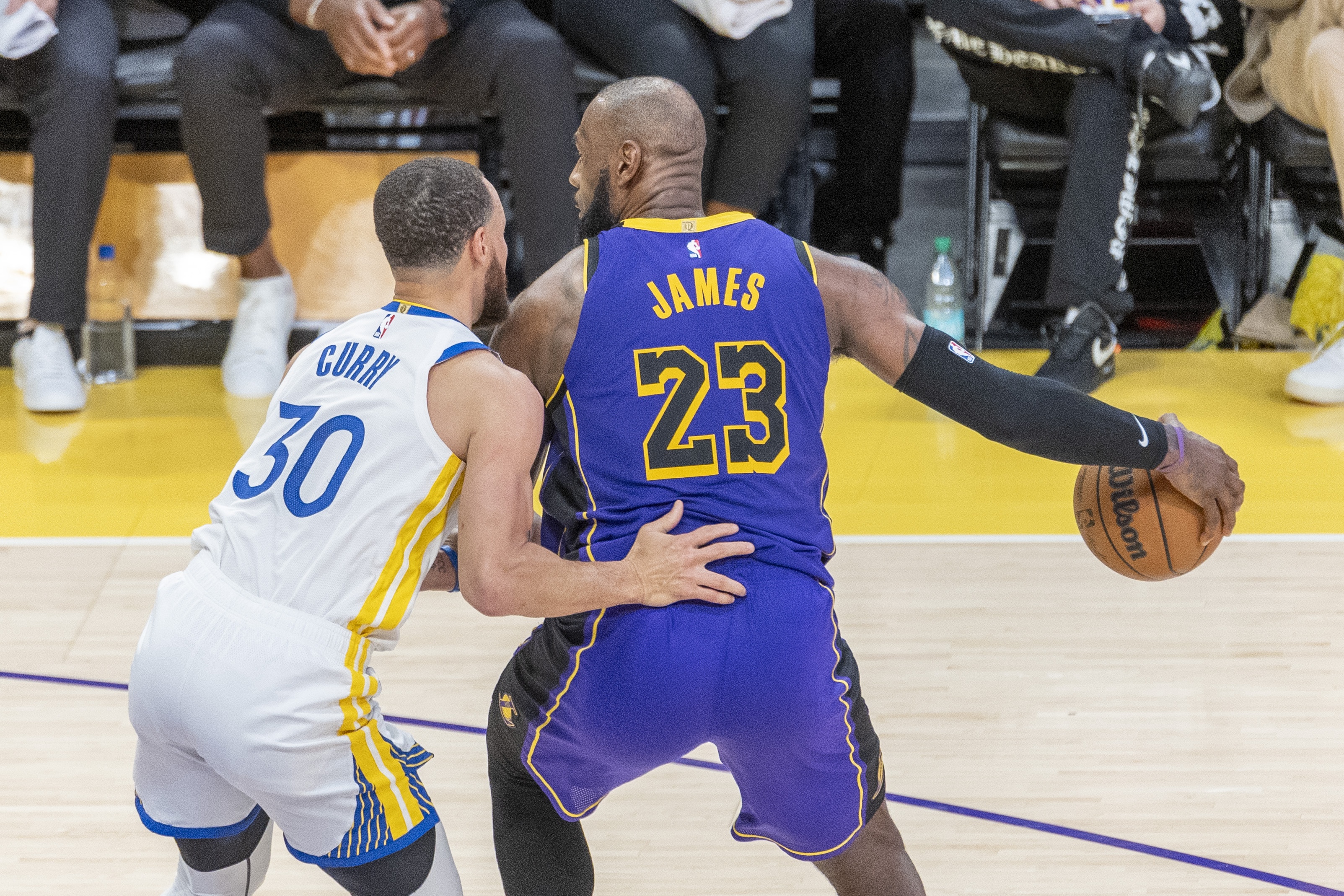 NBA生涯总薪资Top25：詹姆斯5.84亿力压库里 KD第6 东契奇第24