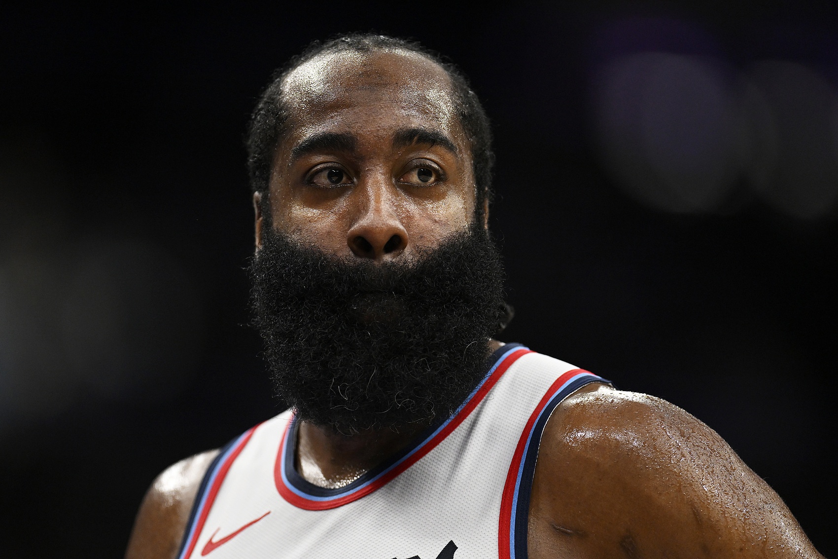 媒体人：哈登人气高居不下一是球场的硬实力 二是多维度的影响力