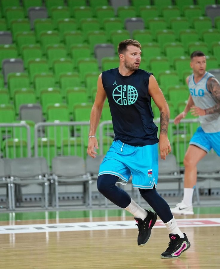 美媒晒东契奇国家队照片：随你咋说 但卢卡这体型绝对是生涯最佳