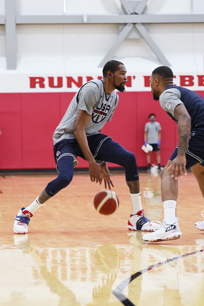 怀特谈防守杜兰特：你拼命跳也妨碍不了他投篮 他就是个冷血杀手