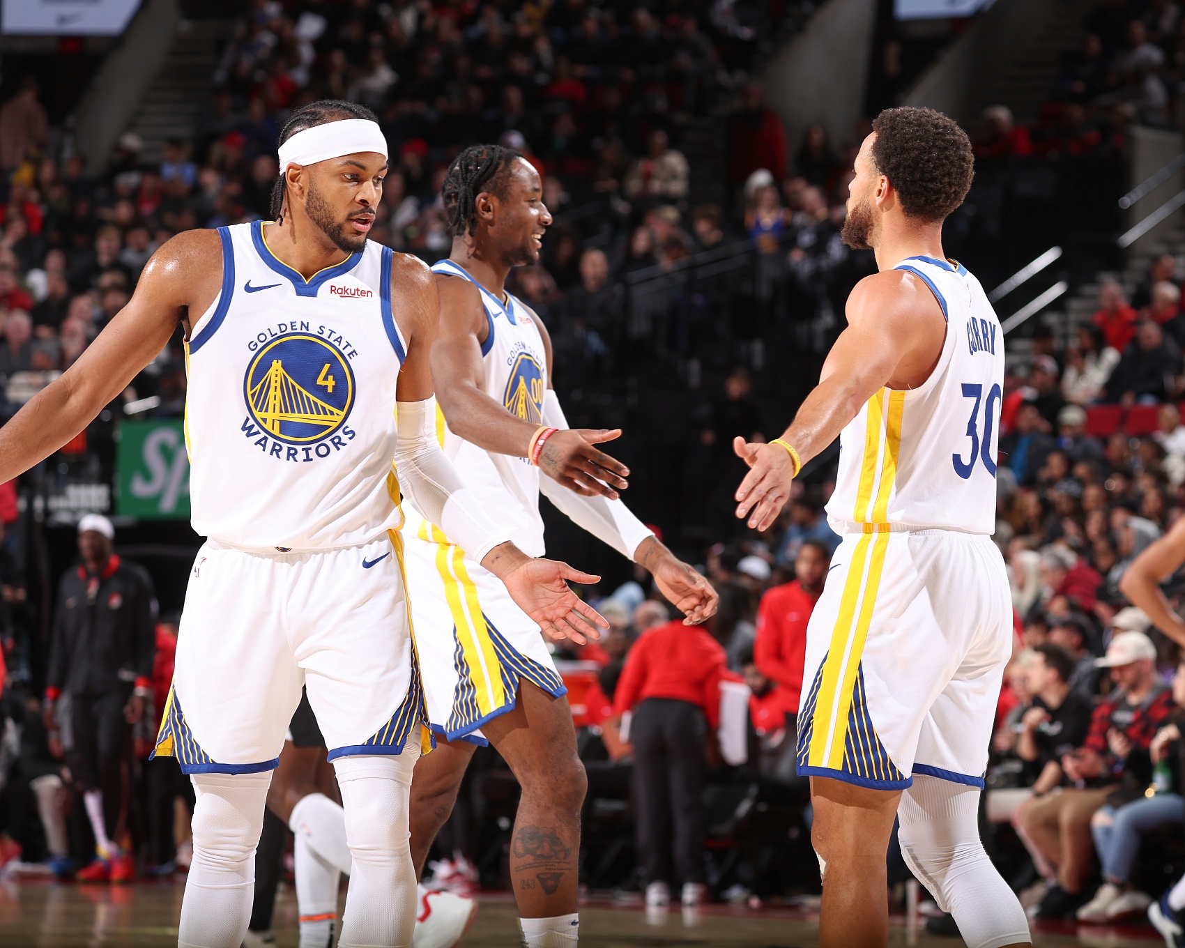 穆迪：菜鸟赛季时一次训练中我抢断了库里 接着就被他打爆了