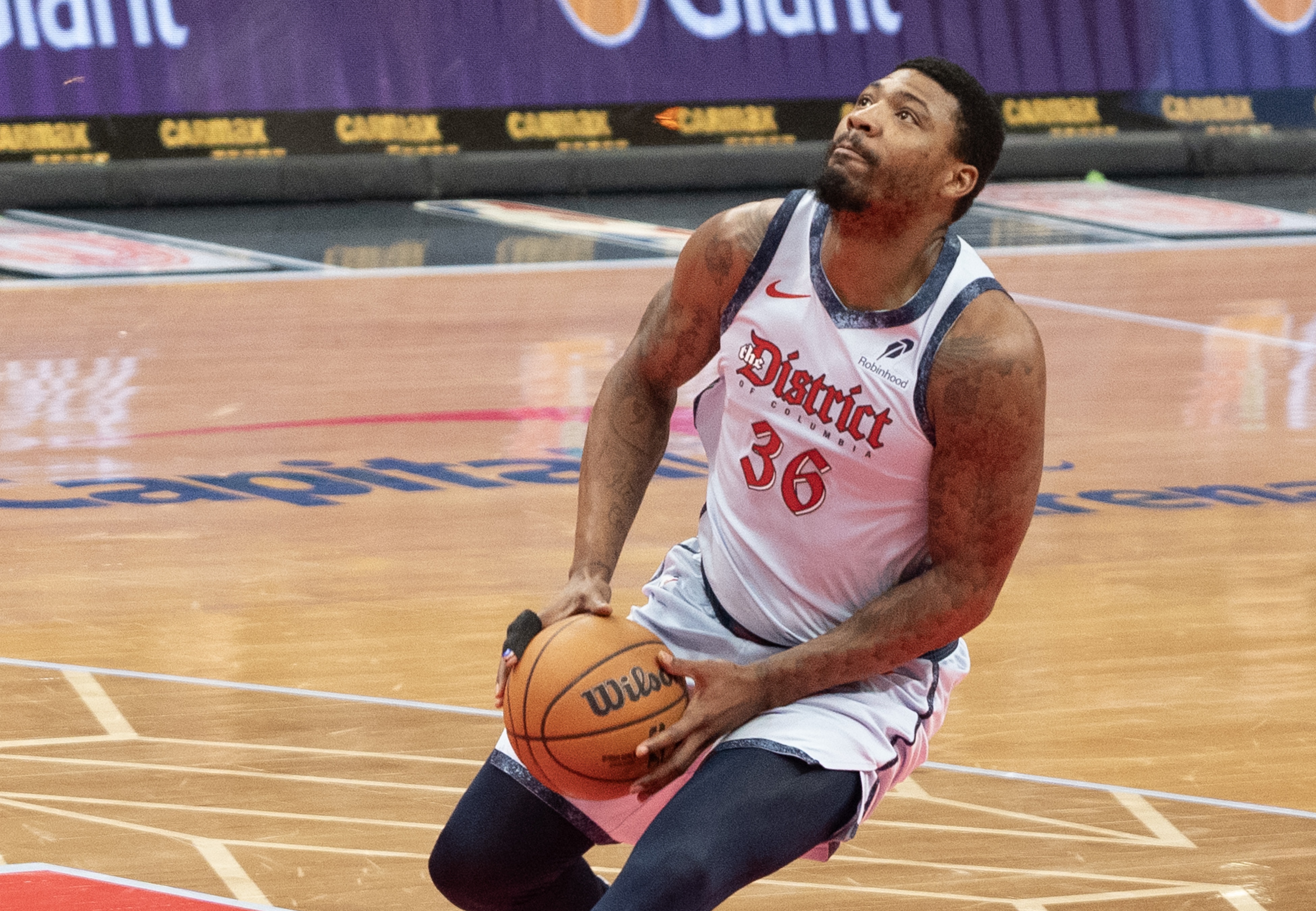 湖记：考虑到斯玛特的伤病史 一旦他再受伤球队就麻烦了