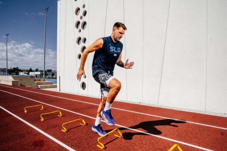 东契奇健身减肥？阿里纳斯：我看是打了一针见效的减肥药