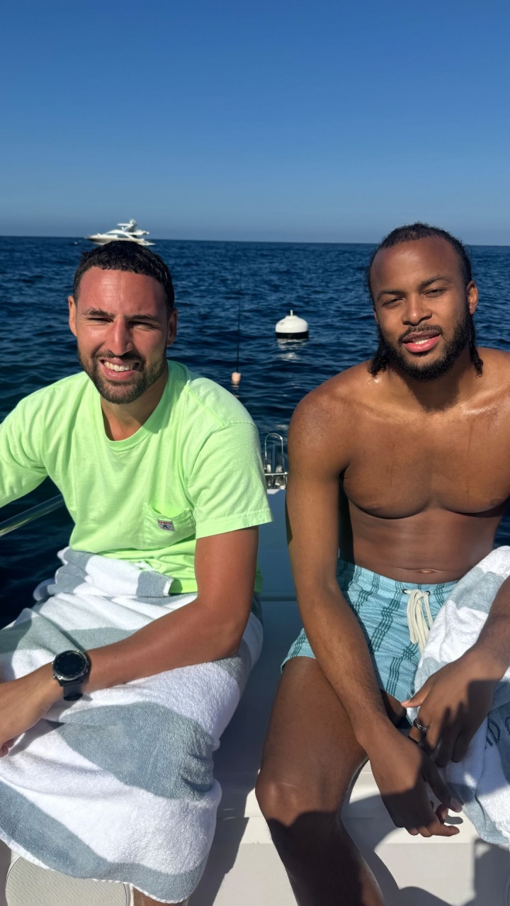 贵宾待遇！穆迪登上了老队友克莱的小船