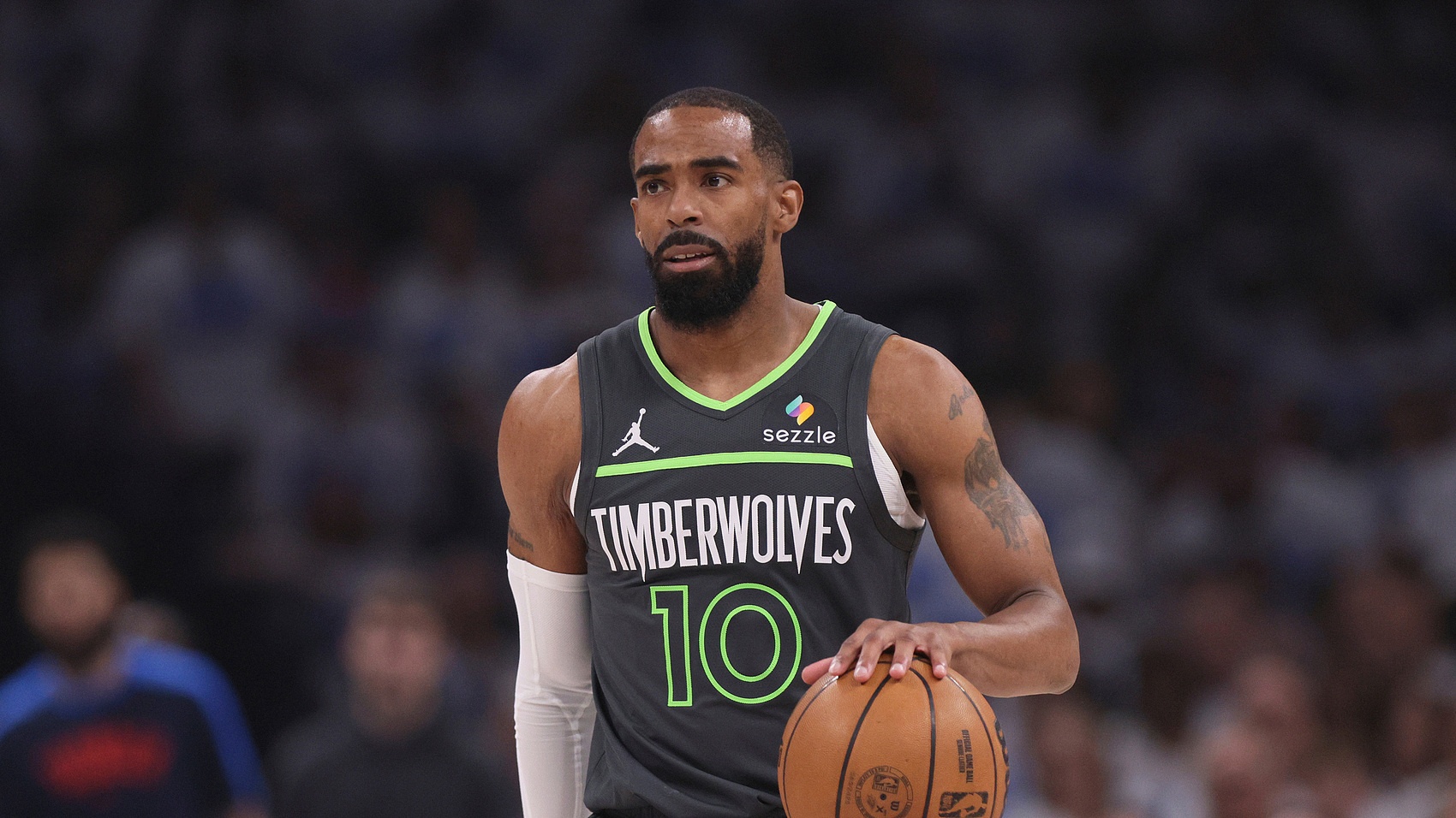 低调可靠！康利曾在3支球队单赛季至少350助攻150三分 历史第5人