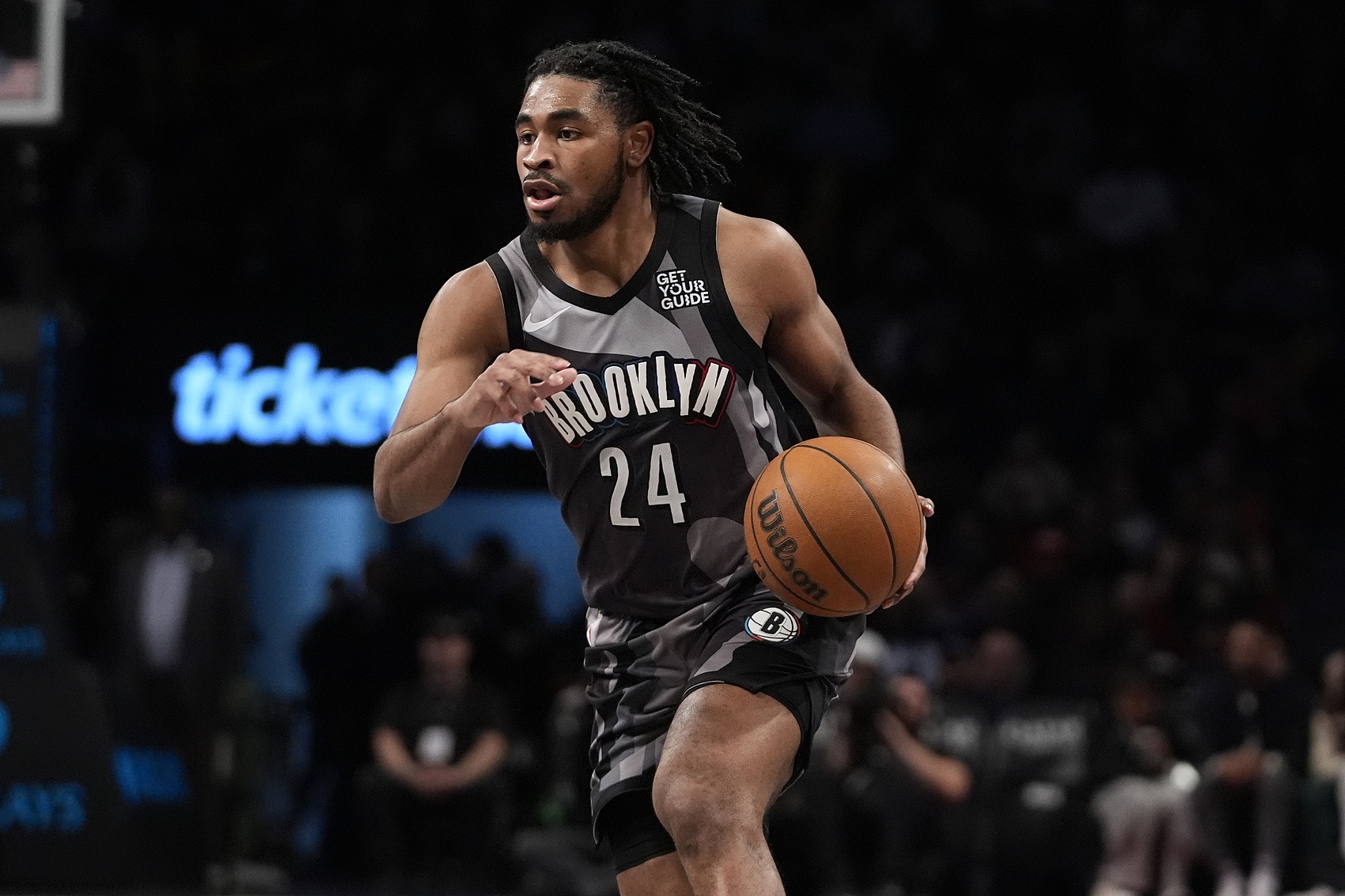 网媒：托马斯认为自己不比杰伦-格林差 想要接近4000万的年薪