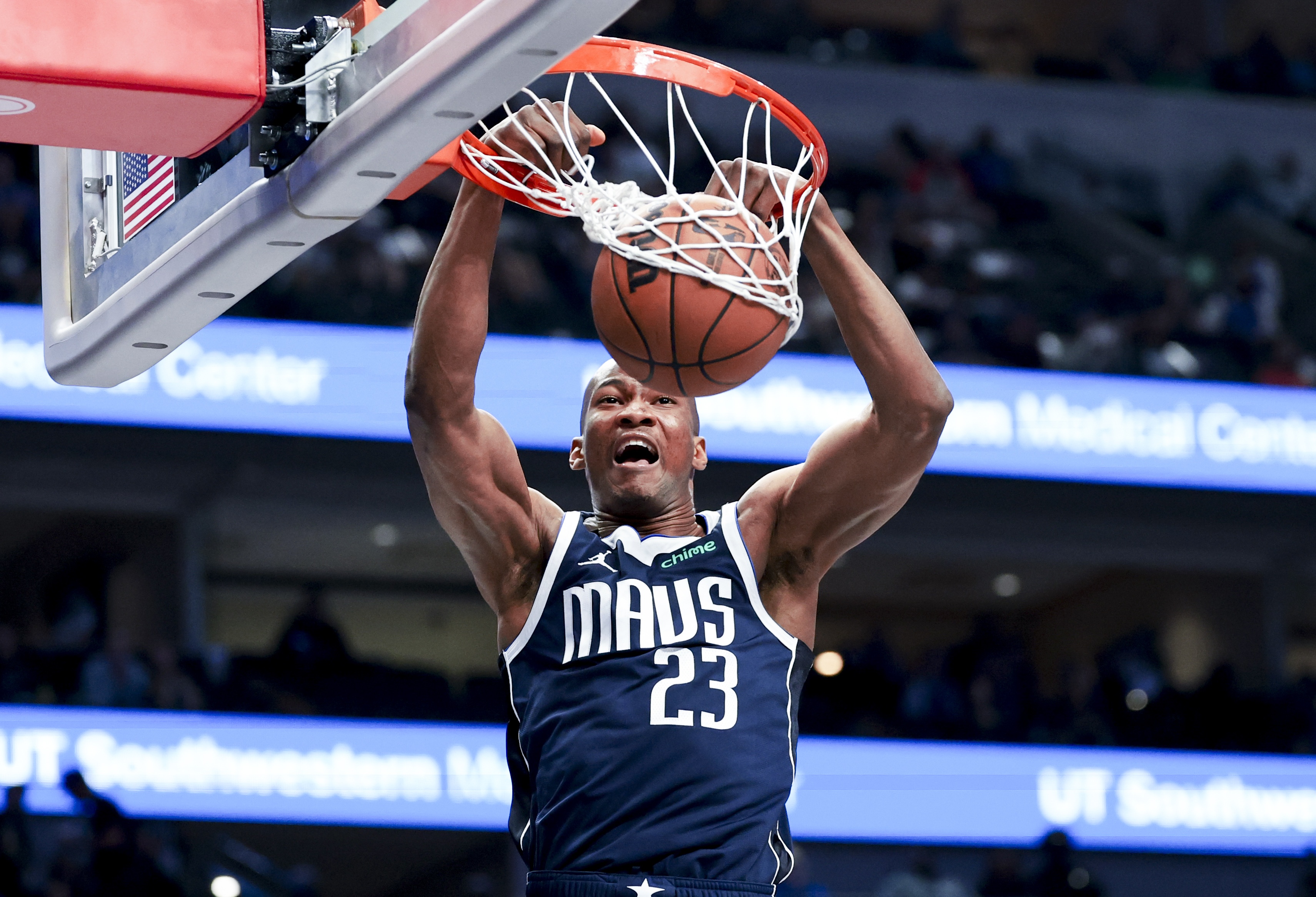 名记：凯-琼斯为热火进行了试训 热火魔术雄鹿等多队对其有兴趣