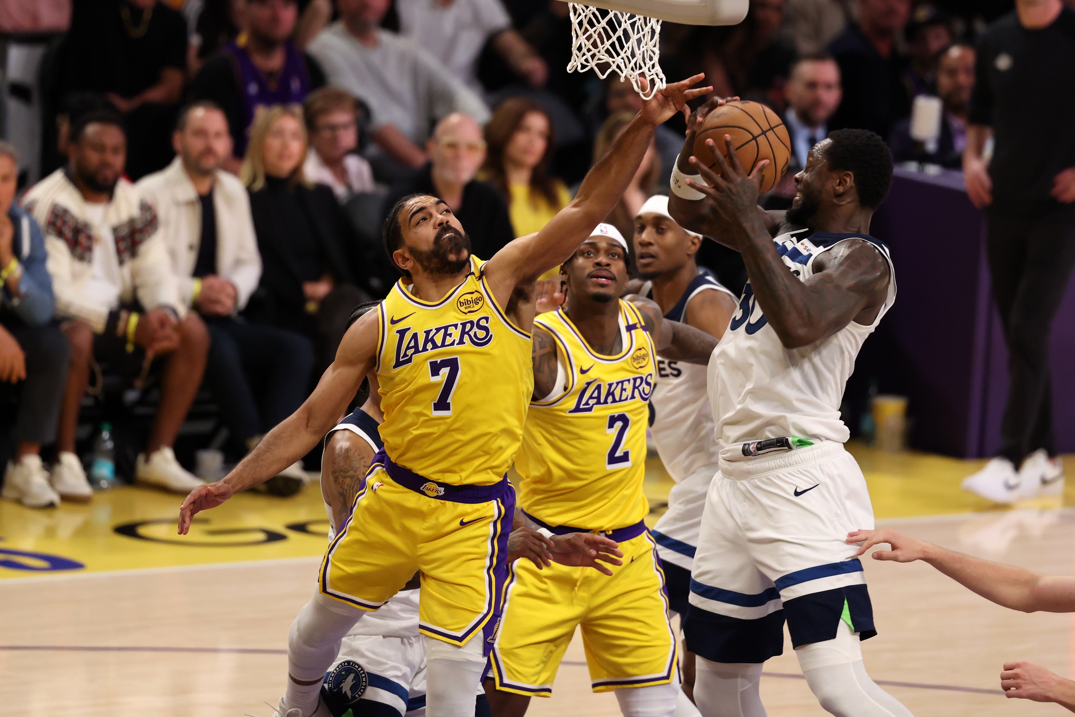 美记：湖人本有机会交易文森特&范德彪 但最终球队拒绝了这个提议