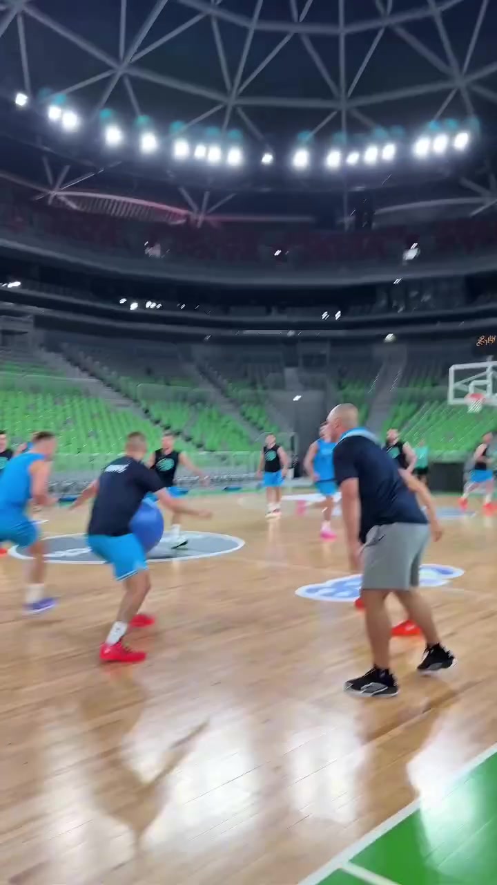 什么新型的训练方式？斯洛文尼亚男篮用瑜伽球进行全场5V5