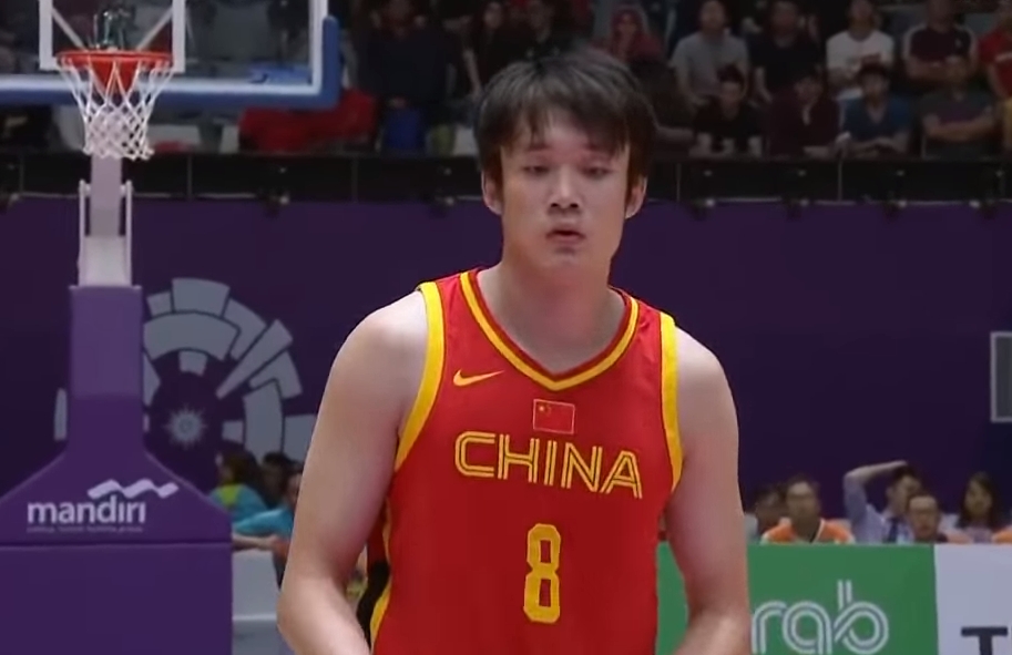 丁彦雨航:现在有更多年轻人在努力拼搏 相信中国男篮会越来越好