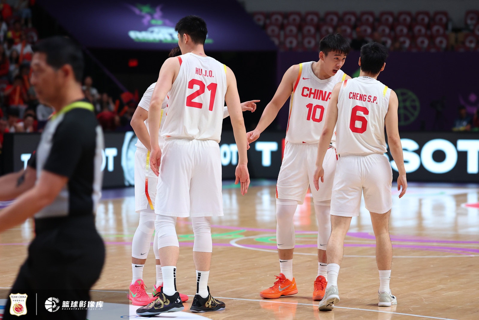 FIBA官方决赛前瞻:关键对位赵睿VS加洛韦 内线对决是X因素