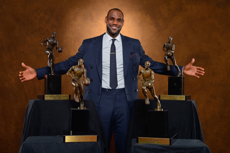 记者评21世纪至今各大奖项:詹姆斯包揽MVP 最佳防守球员最佳新秀