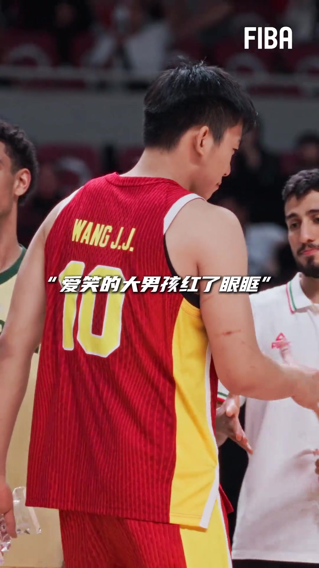 看得心碎了!王俊杰红着眼眶领奖 FIBA寄语:未来一定会更好!
