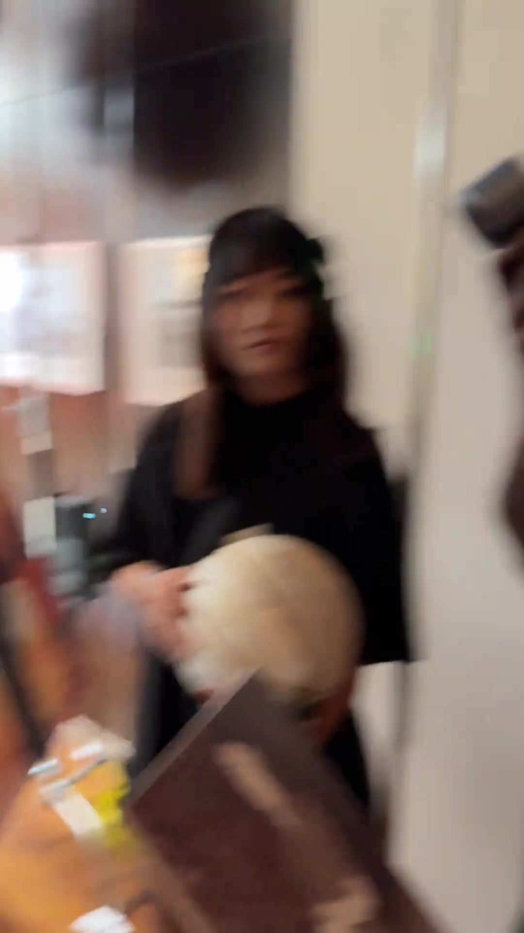 美式男孩!华子与好兄弟大秀中文说唱 还来了一段即兴舞蹈