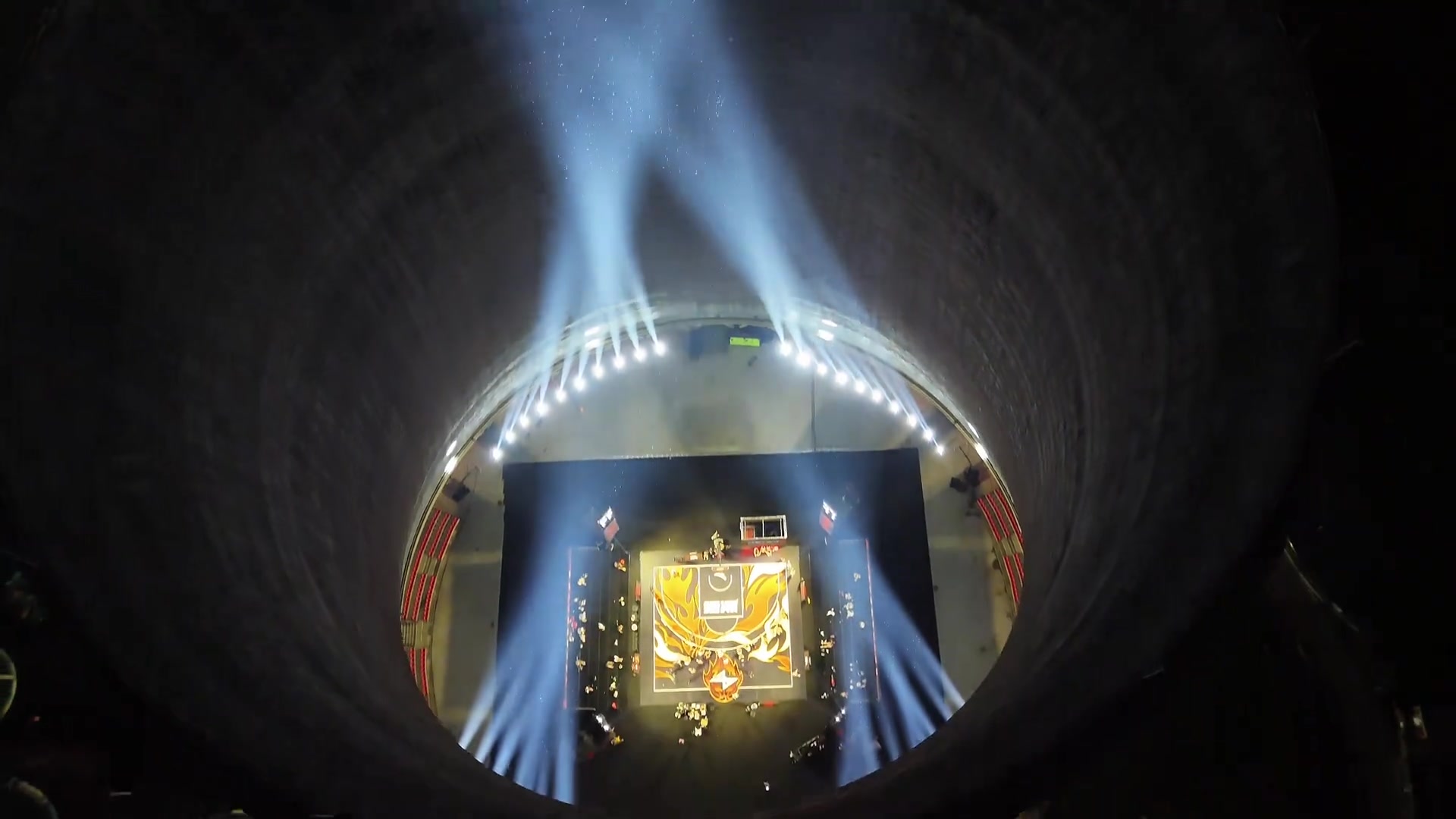 废弃建筑物再利用!洛阳新建的电站篮球场从高空俯视也太酷炫了