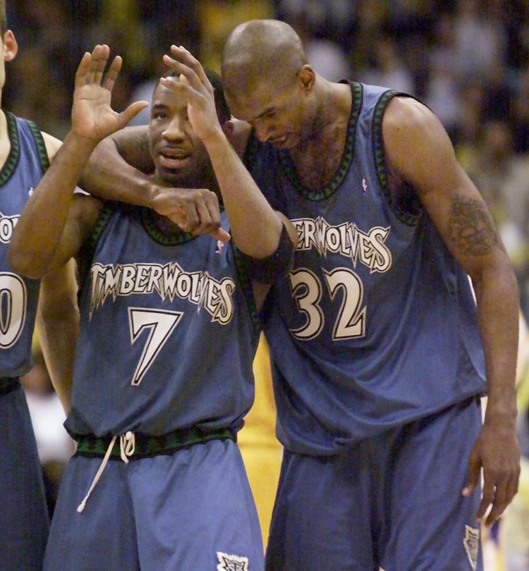 快船危！上次NBA阴阳合同是乔-史密斯和森林狼 后者被罚5年首轮