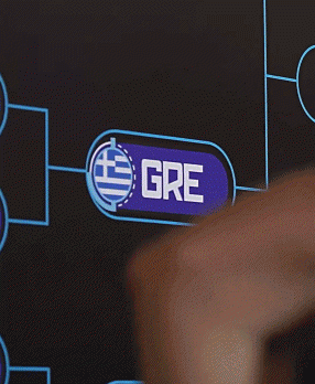 我弟无敌了！字母哥哥赛后拍打晋级栏希腊队贴纸 非常用力很激情