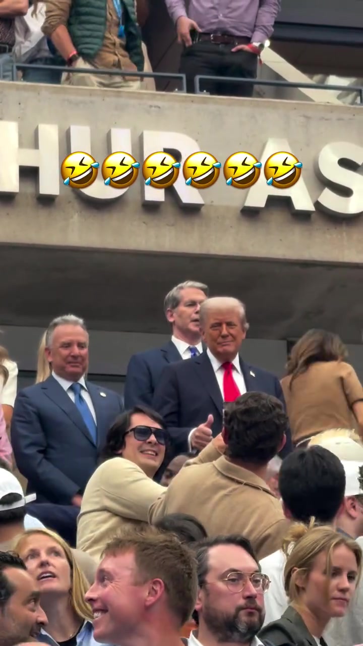看美网~特朗普给库兹马竖大拇指 后者:🤣🤣🤣🤣🤣🤣