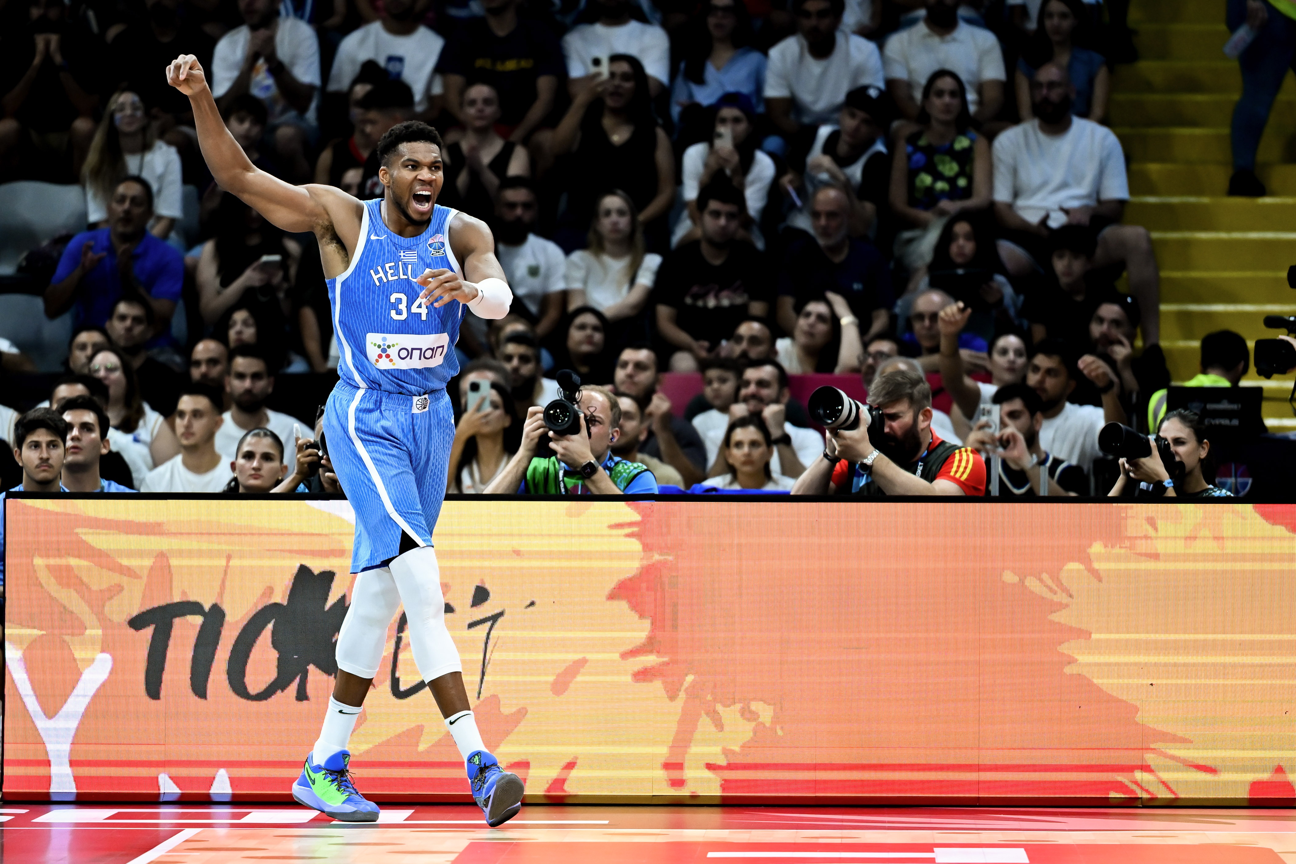 恐怖如斯！字母哥本届欧锦赛场均30分9.8板4助 真实命中率达72.6%