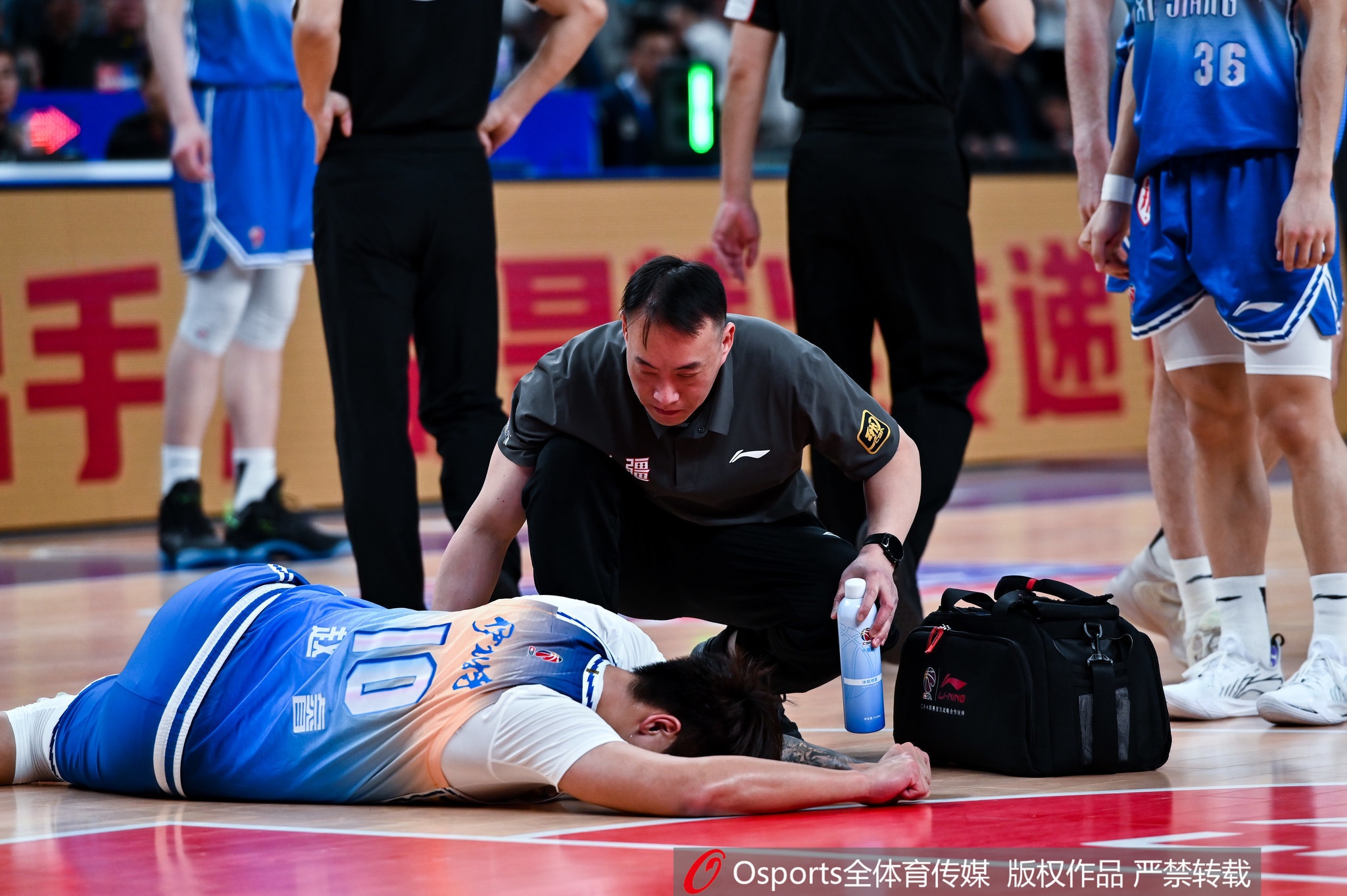 赵睿：跟新疆的球迷说对不起 这两年因为伤病 我的出勤率确实少