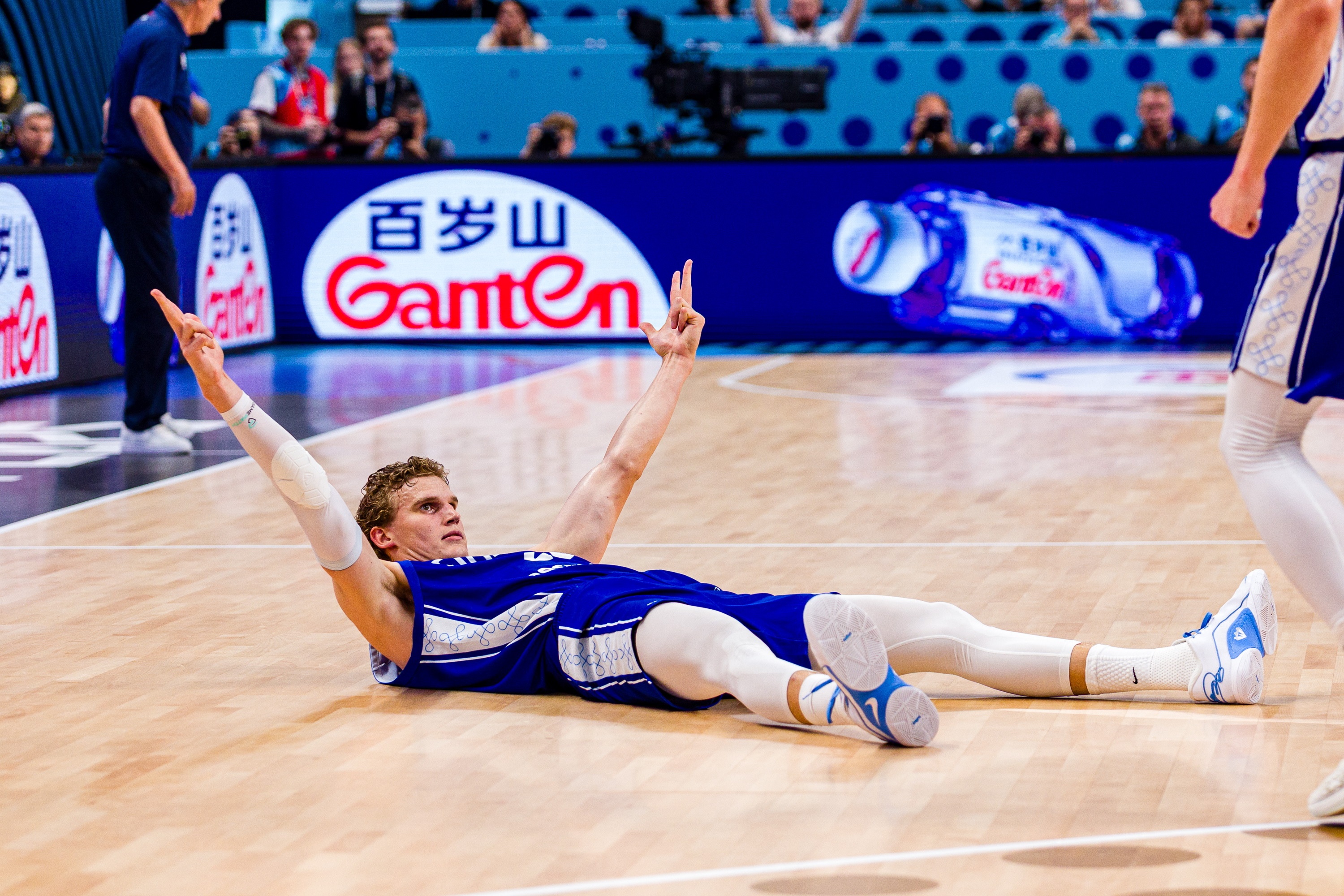 欧锦赛四强三个小组第一&芬兰B组第三 D组第一法国被格鲁吉亚淘汰