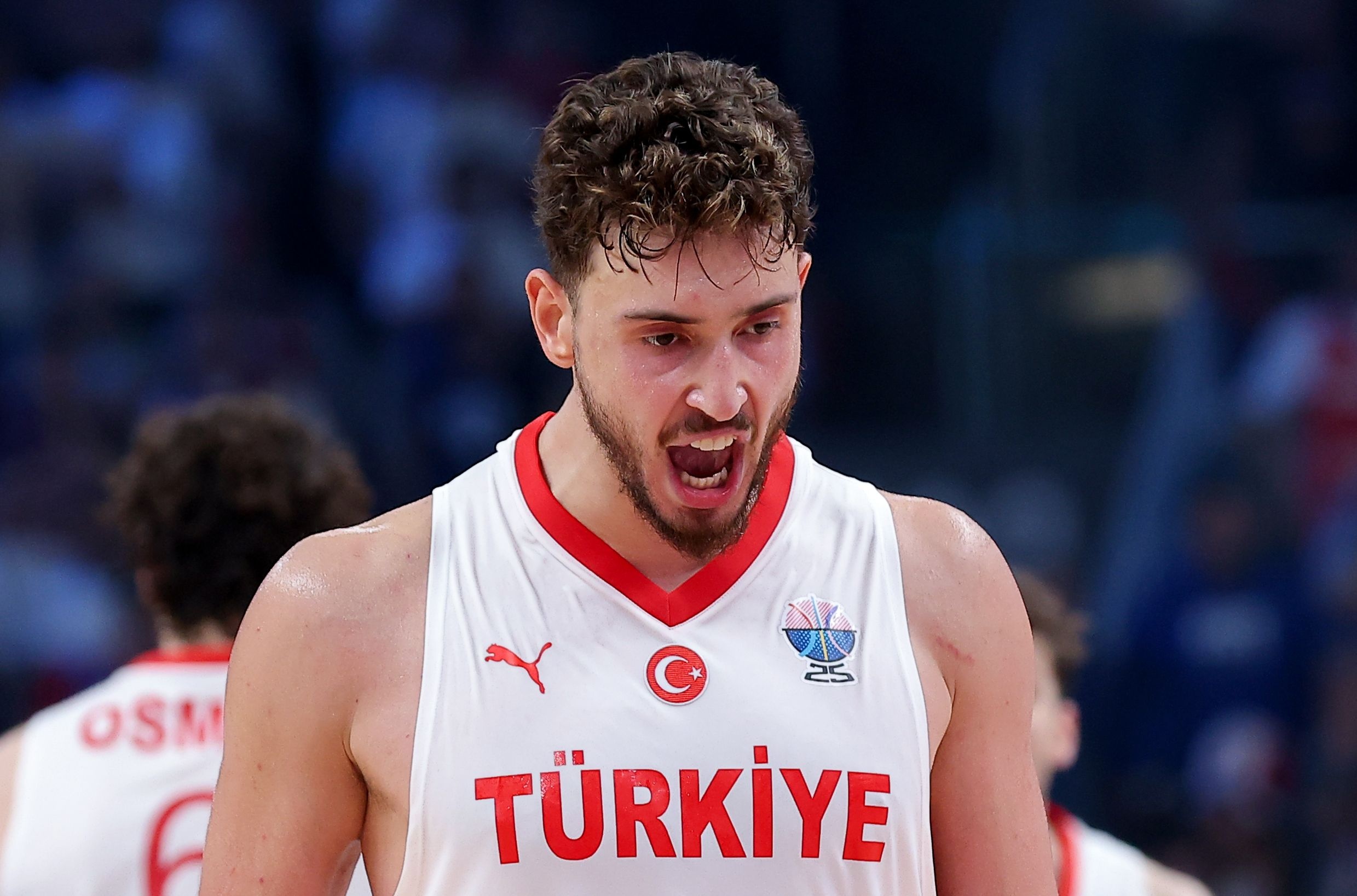 申京率队闯入欧锦赛决赛！范弗里特更推祝贺队友：😤