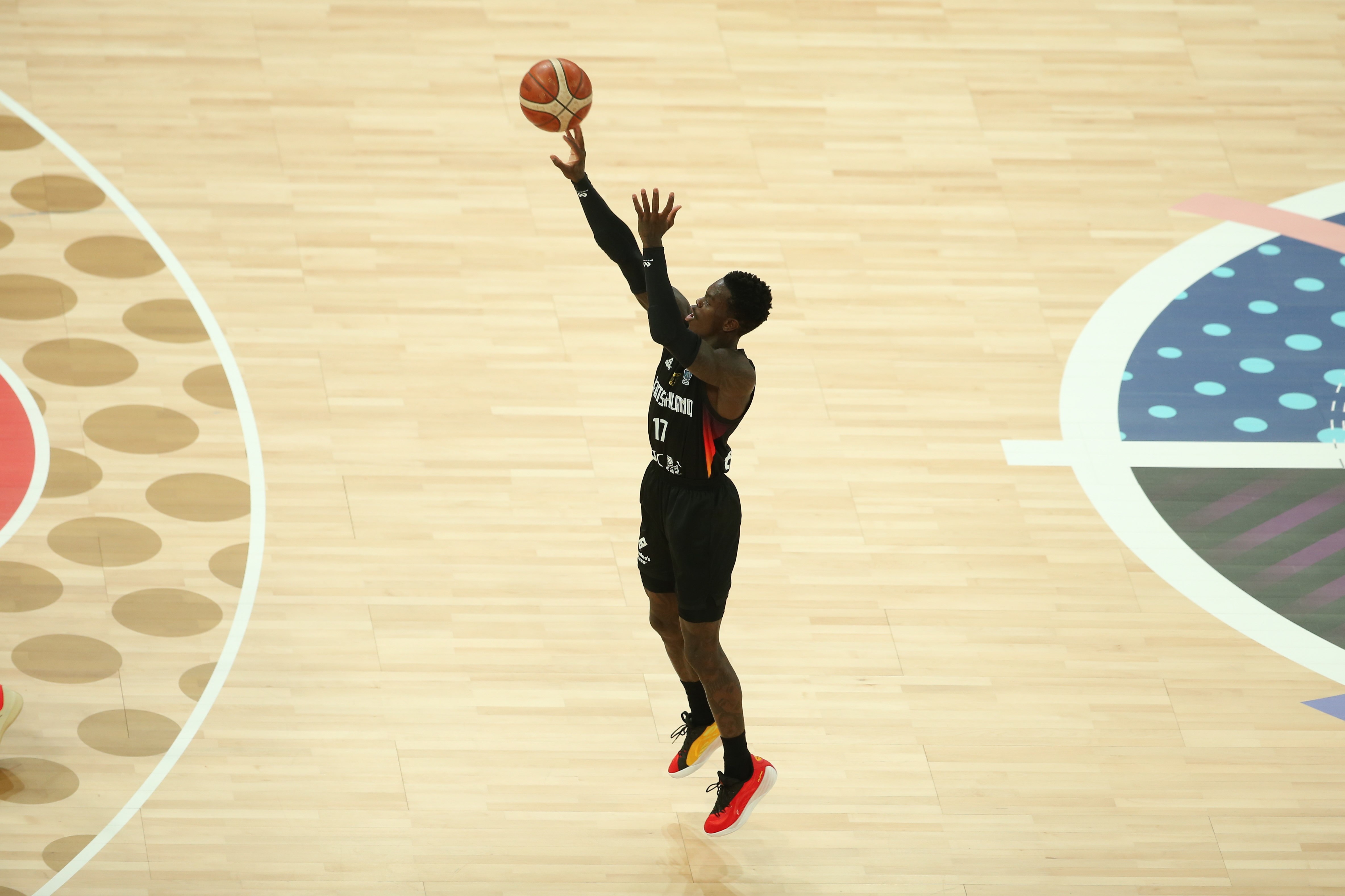 小瓦格纳：施罗德在关键时刻保持了冷静 他打出了一场精彩的比赛