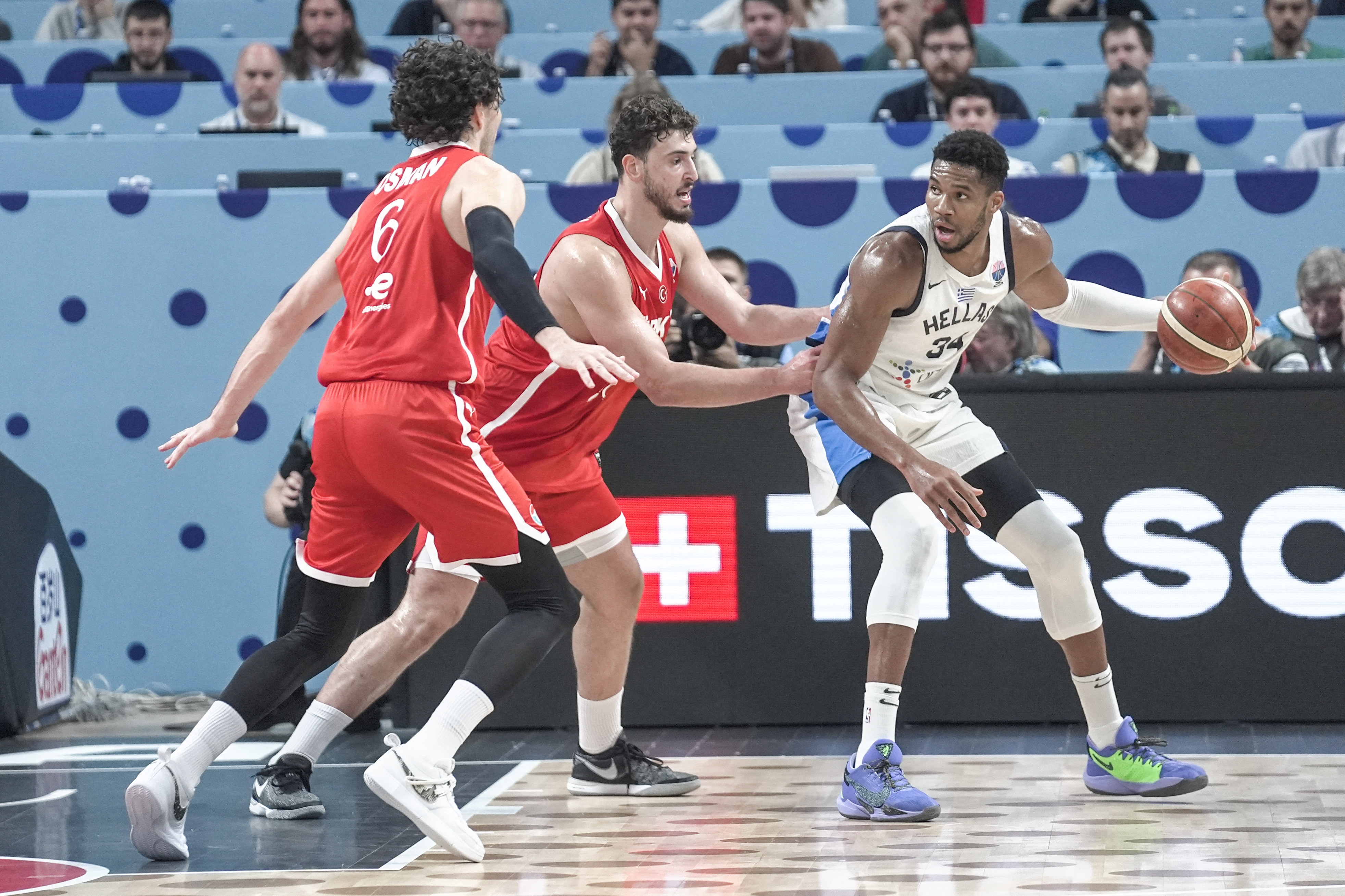 字母哥曾对话土耳其主帅：你是最好的教练 希望有朝一日为你效力