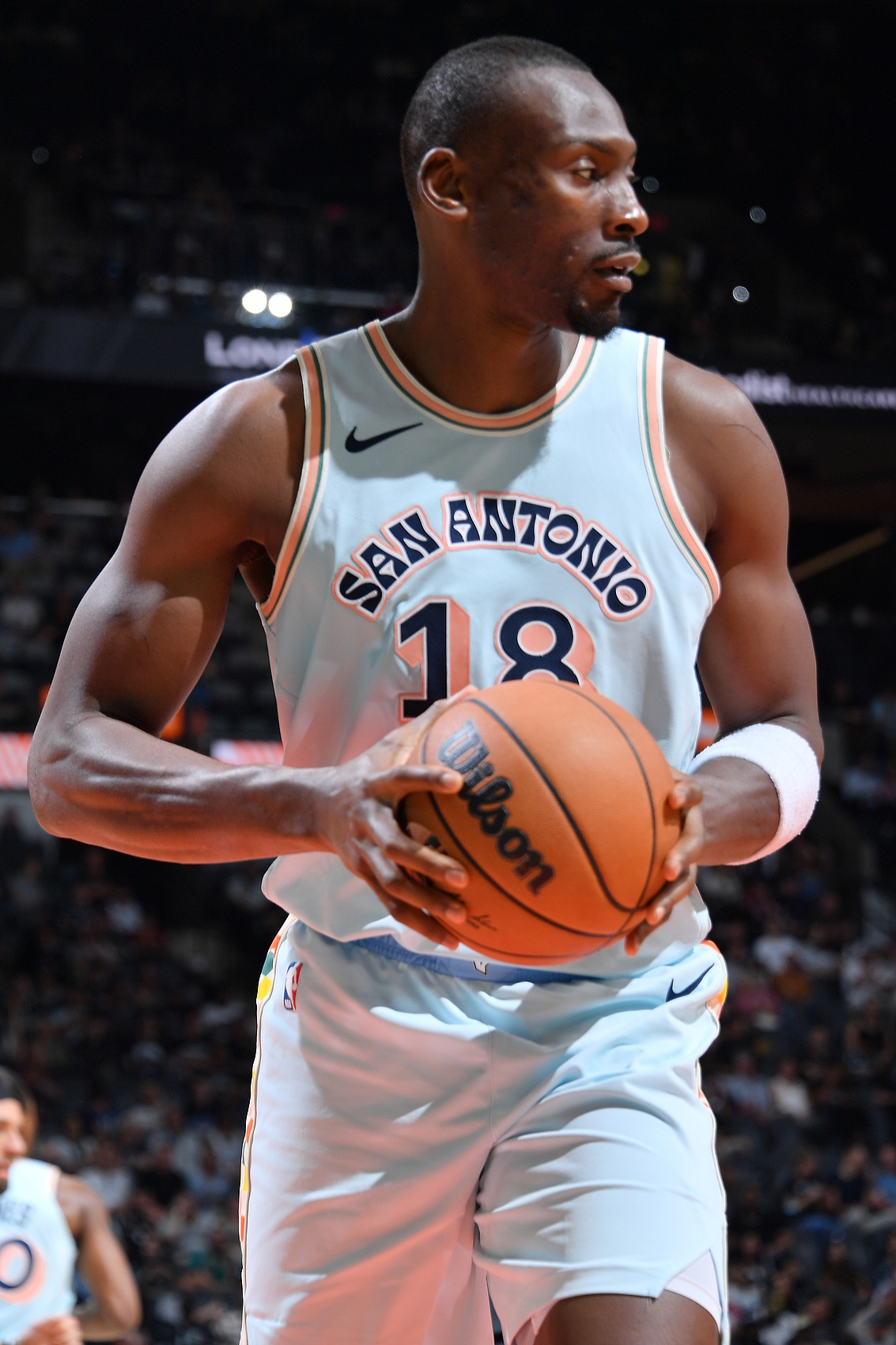 Shams：比永博一年合同重返马刺 开启生涯第15个赛季！