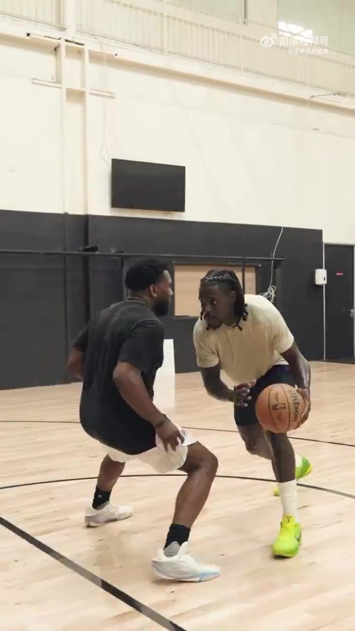 朱哥干货教学！霍勒迪教你如何挤开投篮空间 命中跳投