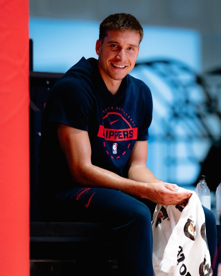 因腿筋伤势提前结束欧锦赛！快船官方晒博格丹训练照