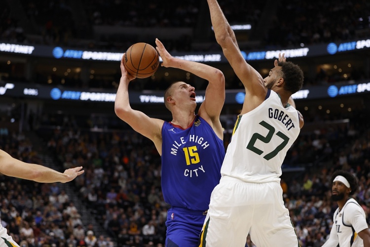 如何防守约基奇？戈贝尔：让他打得难受 我很享受这个挑战