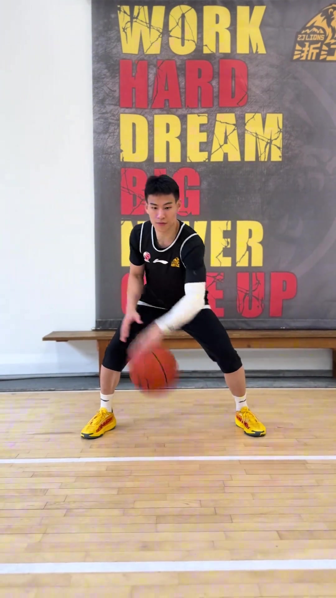 基本功扎实！林秉圣晒训练视频：单球运球练习