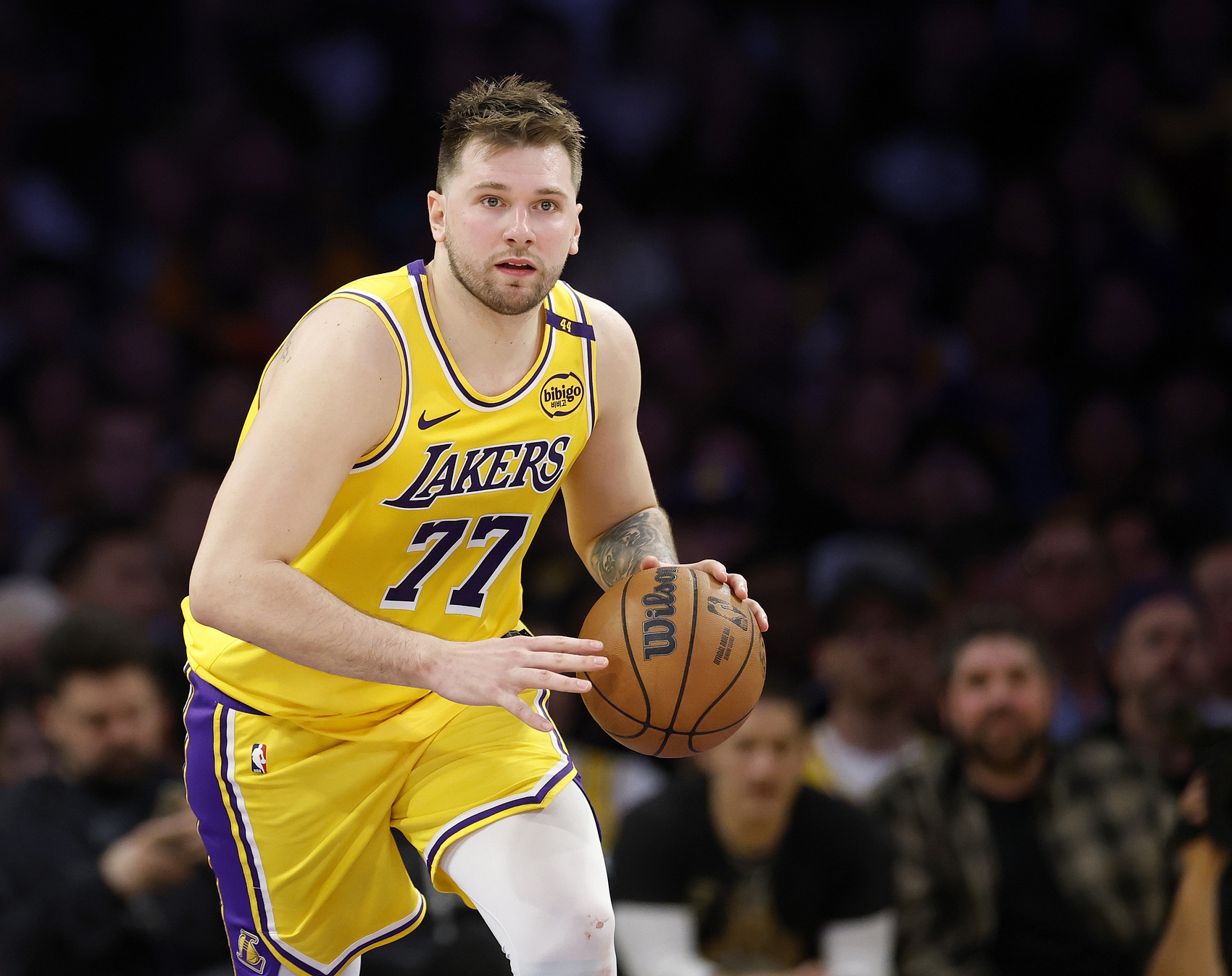 东契奇：赛前会在手机上玩纸牌或国际象棋 下象棋和打球类似