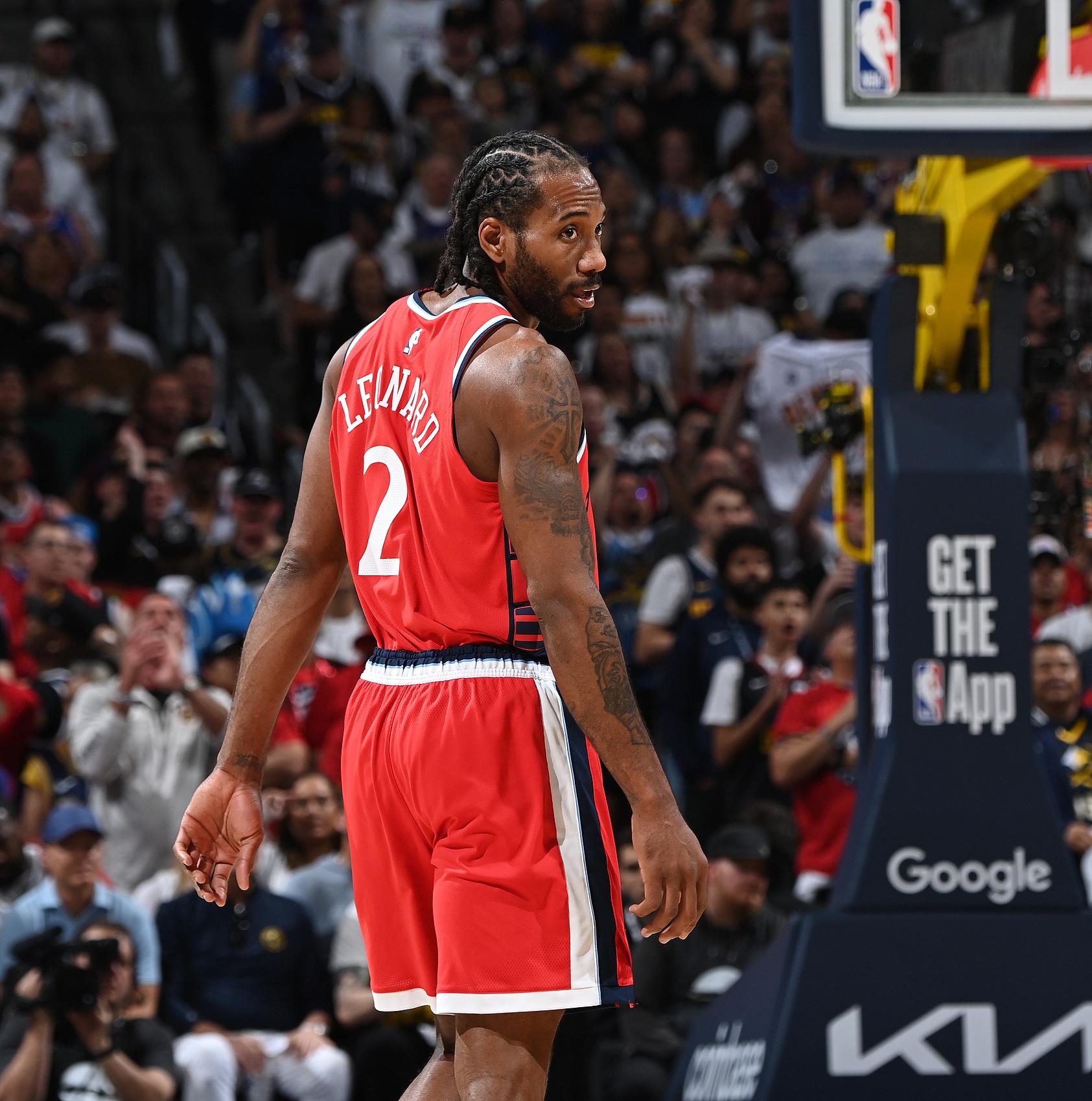 ESPN：多位总经理和高管认为 莱昂纳德预计会履行完剩余合同