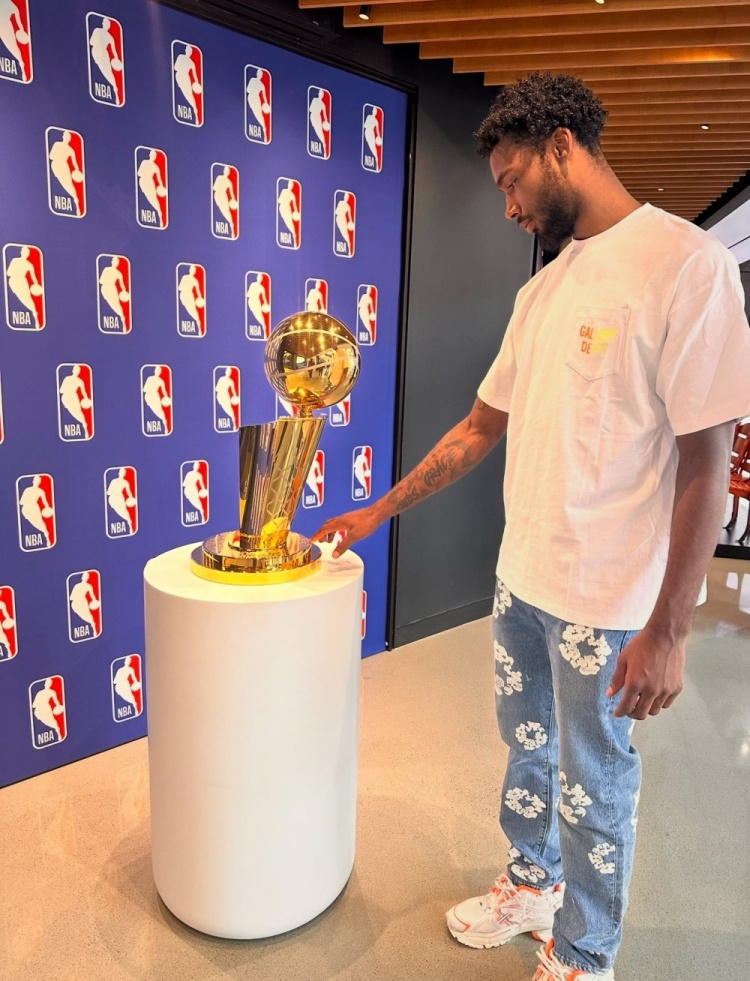 你对下赛季NBA最大胆的预测是什么？伊森母亲：吾儿染指冠军奖杯