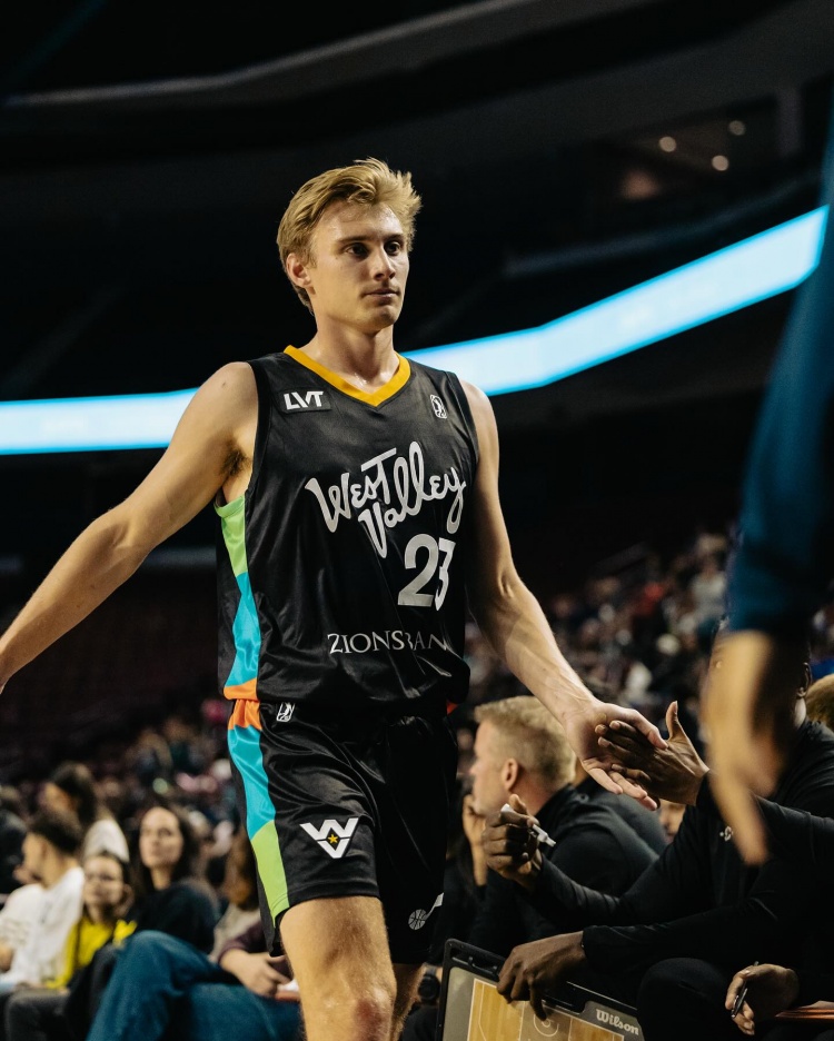 美记：掘金签下并裁掉戴恩-古德温 后者将加盟掘金发展联盟球队