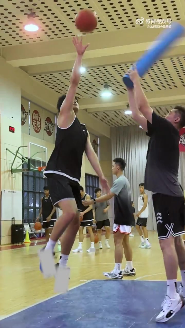 备战NBA季前赛训练，相信过程！🍗