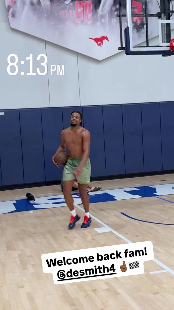 这身体挺劲爆！丹尼斯-史密斯完成双手折叠转身暴扣