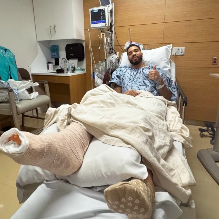 塔图姆在术后听从医生建议 服用了新型止痛药 助力高强度康复训练