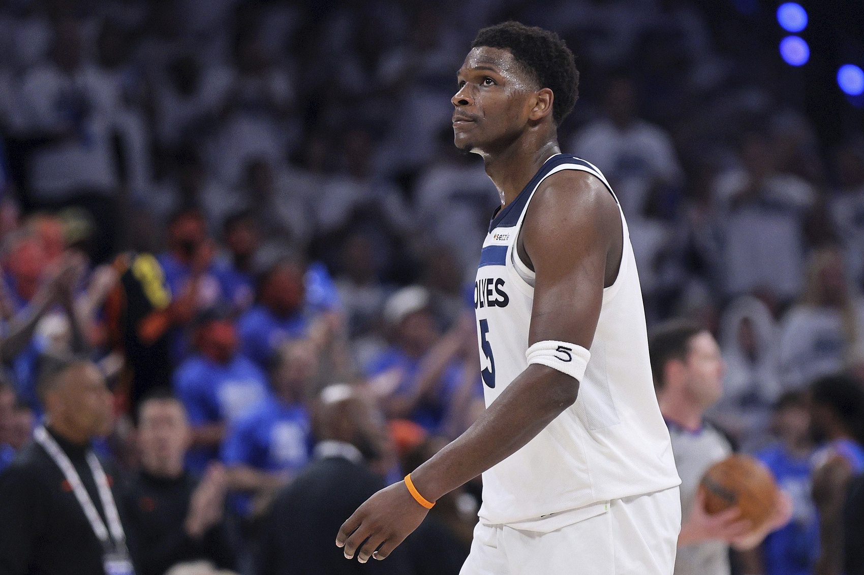 Shams：爱德华兹狂练背身后仰跳投 研习了大量乔丹科比的比赛录像