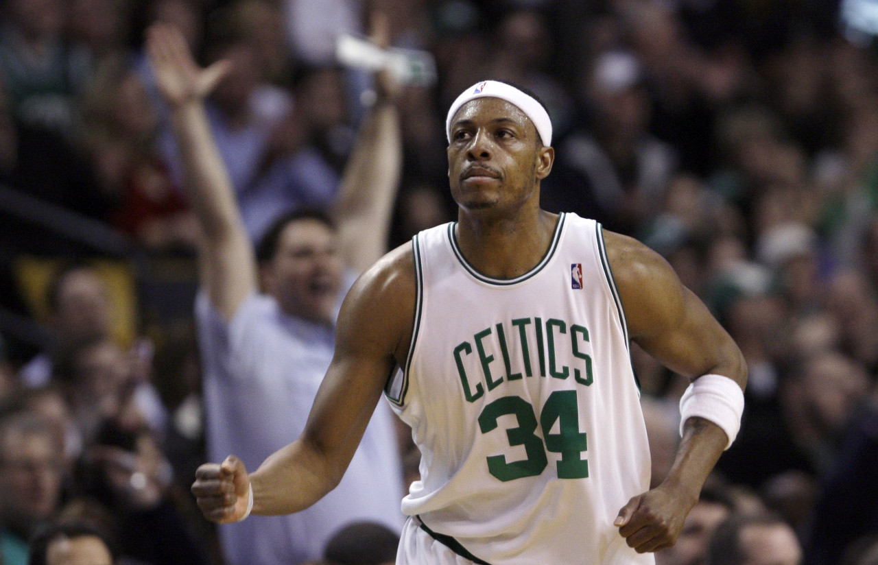 命硬！25年前的今天：皮尔斯被人连捅11刀 随后的赛季打满82场