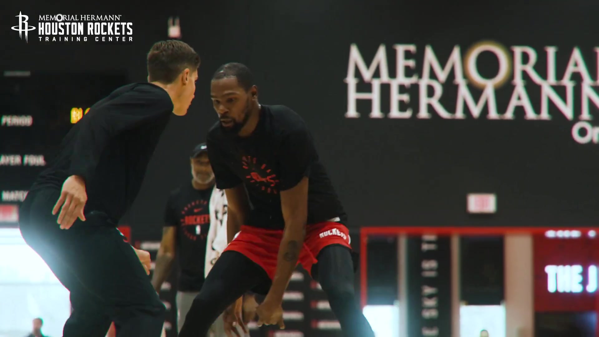 火箭官方晒KD训练视频预热：周一媒体日 大家好好熬过周末吧