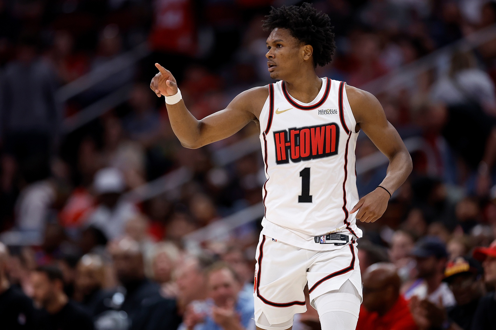 阿门：我不会沉迷投三分 但我对自己苦练的东西有信心