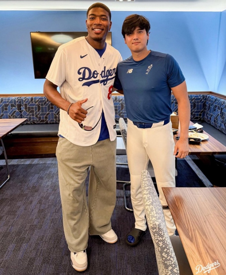 10年7亿美元的棒球手！八村塁晒与大谷翔平的合照