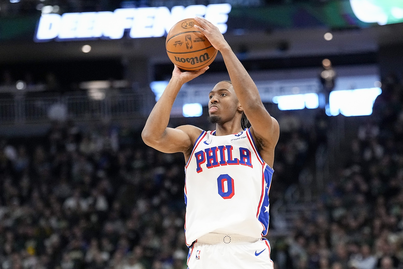 快把筐砸歪了！尼克斯外线39投8中 76人则35投仅3中&命中率仅8.6%