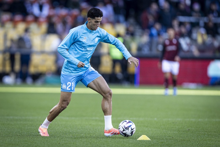 法媒：马赛后卫阿格德在机场遭一名精神状态不稳定的男子袭击