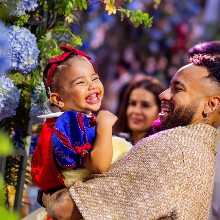 内马尔为女儿庆祝2岁生日，巴媒此前报道称他花64万欧办生日派对